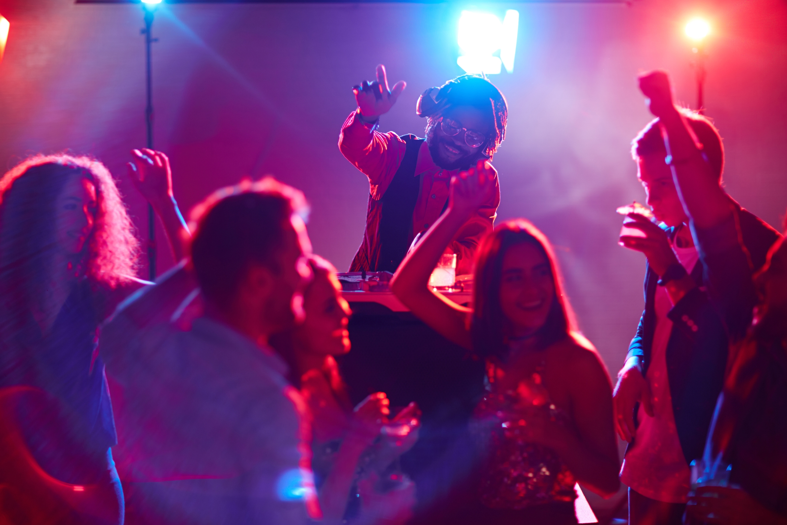 호스티스 바에서 할 수 있는 일